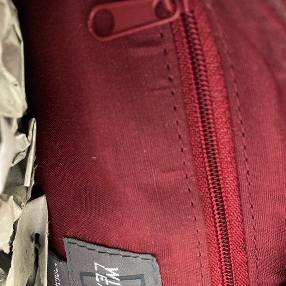 Red purse, white stitching, multiple pockets - Picture 4 of 8